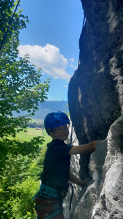 20250629_Lukas-beim-Klettern